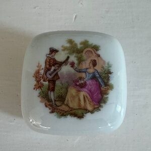 Vintage LIMOGES FRANCE Trinket Box